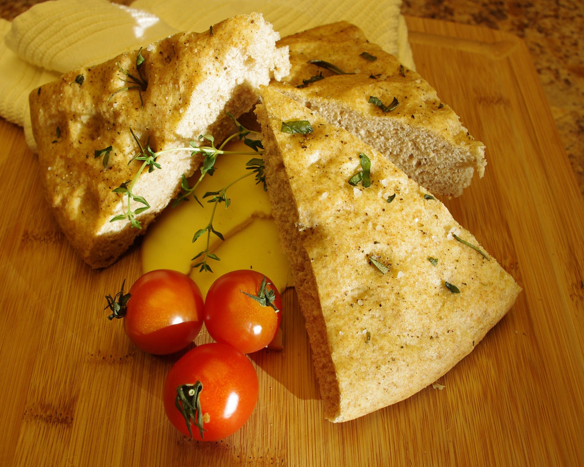 focaccia, rosii